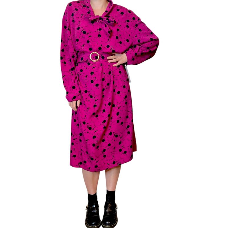 Abito fucsia e nero con cintura