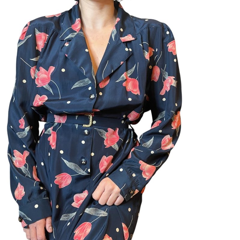 Abito a fiori blu con cintura
