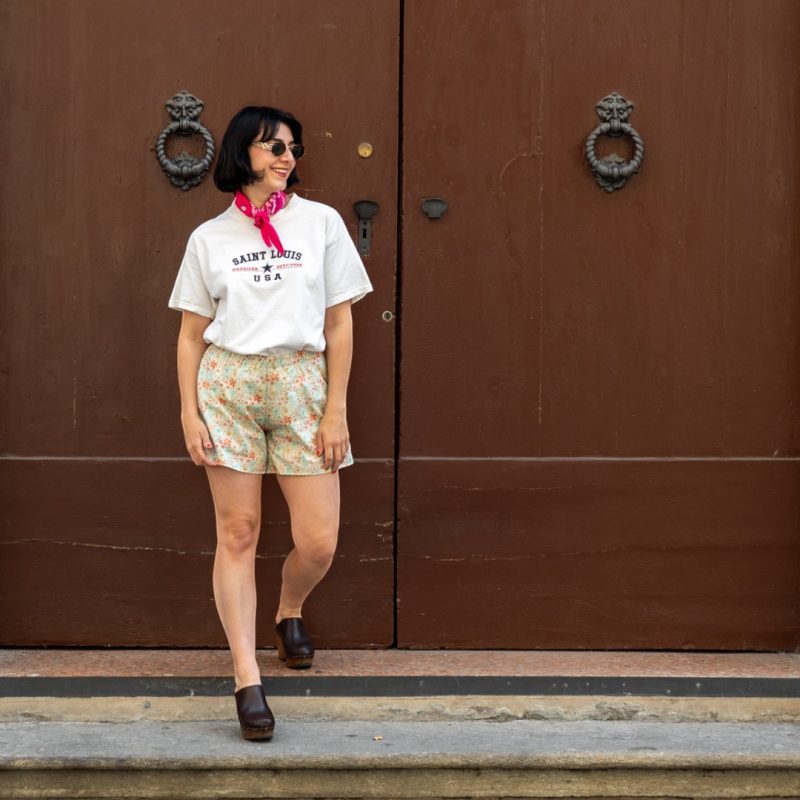 Pantaloncino con elastico a fiorellini
