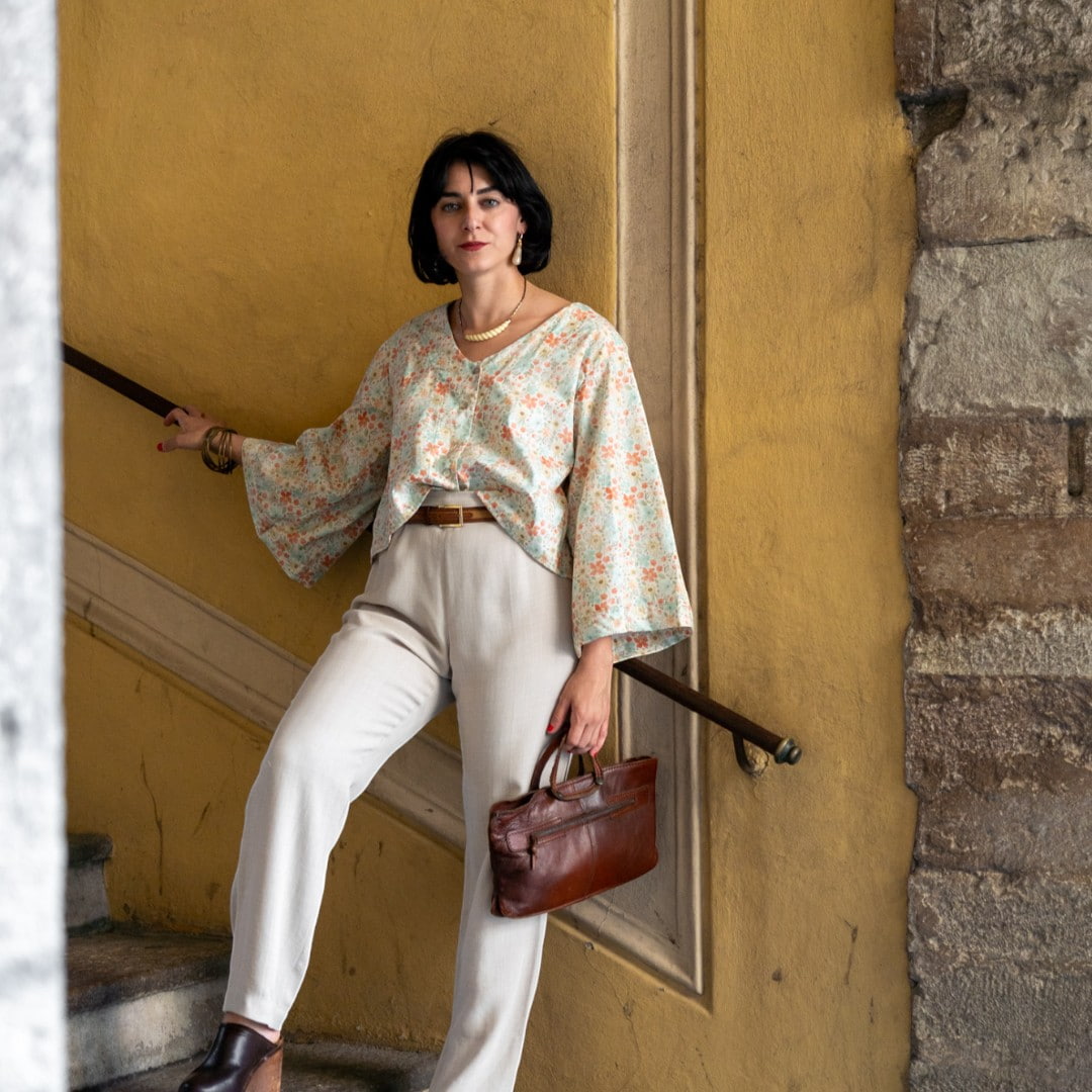 Foto-233-Photoroom Camicia beige a fiorellini
