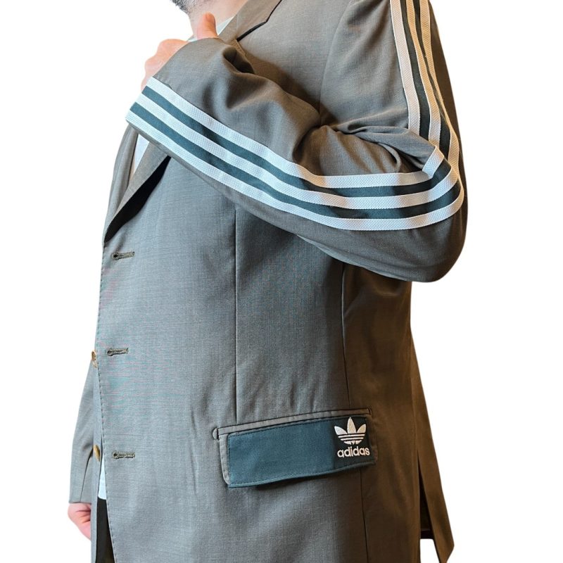 Blazer grigio-verde con inserti verdi