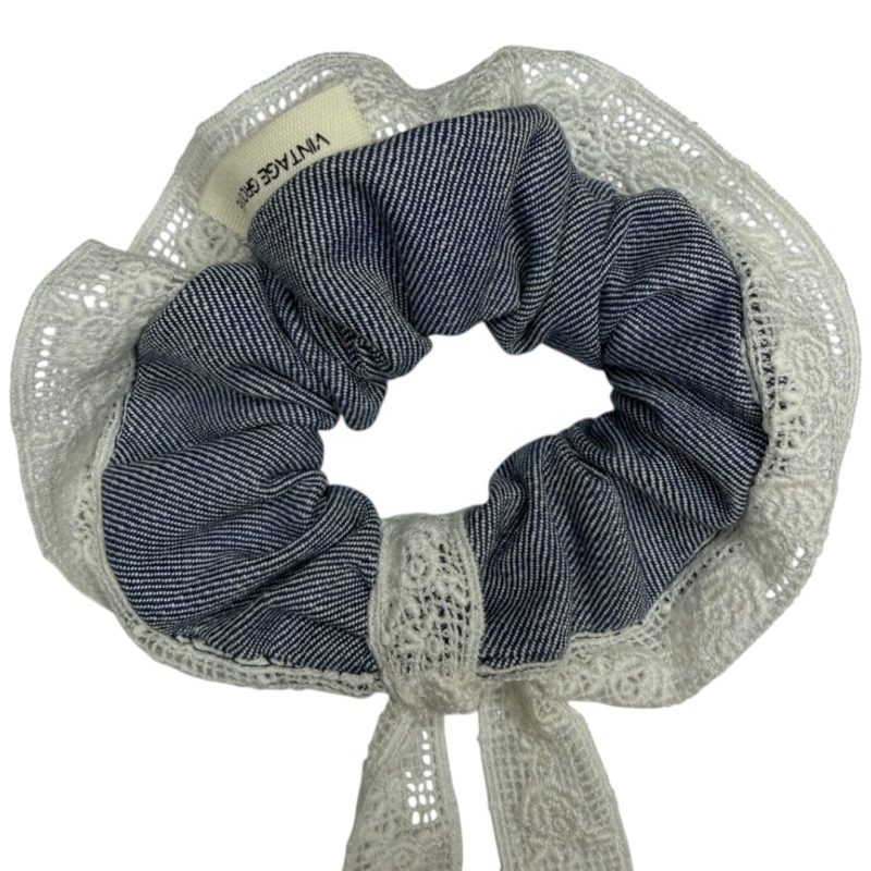 Vintage Groove Handmade - Scrunchie in denim chiaro - con laccetto in pizzo