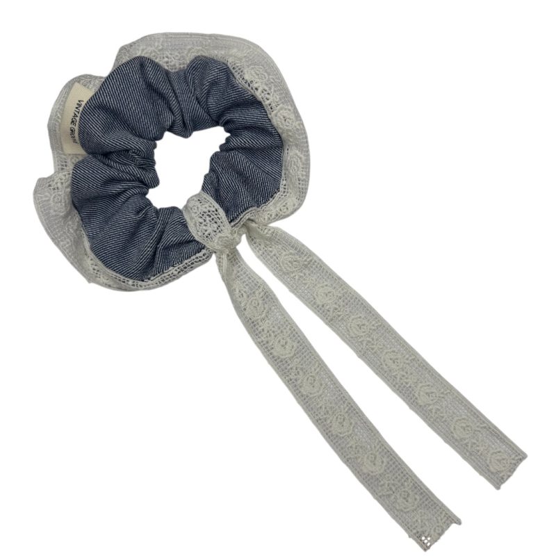 Vintage Groove Handmade - Scrunchie in denim chiaro - con laccetto in pizzo