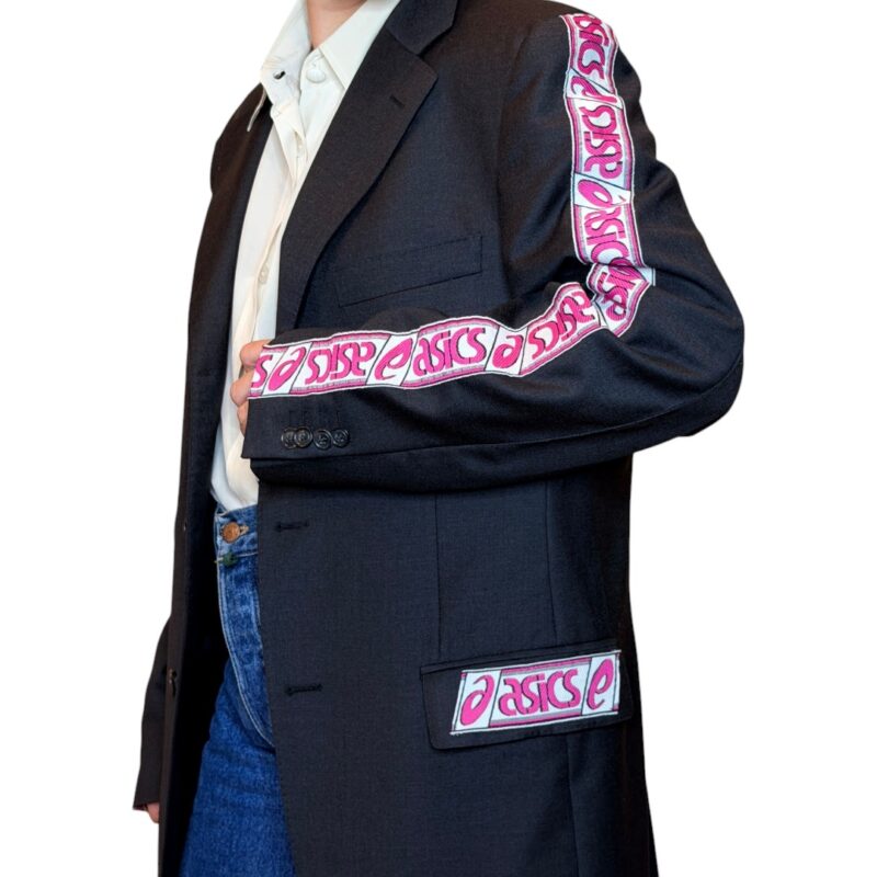 Vintage Groove Upcycling - Blazer grigio scuro - inserti Asics rosa
