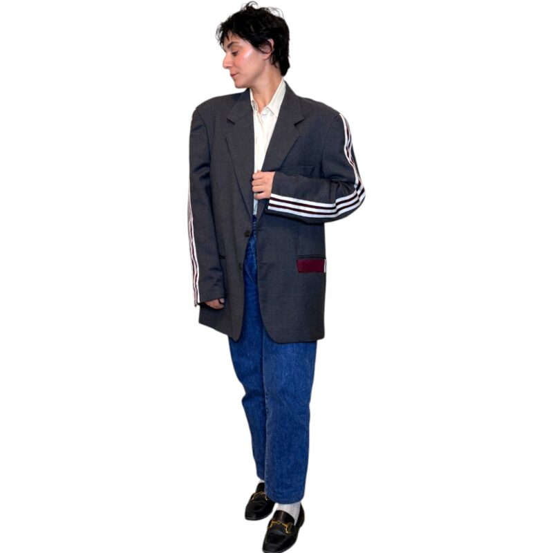Vintage Groove Upcycling - Blazer grigio scuro - inserti Adidas bordeaux