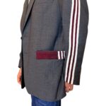 Vintage Groove Upcycling - Blazer grigio scuro - inserti Adidas bordeaux - immagine 8